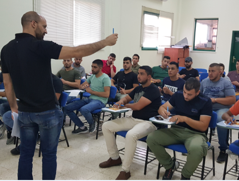 كهرباء القدس تحتضن مجموعة من الدورات الفنية لتأهيل عدد من فنييها الجدد

